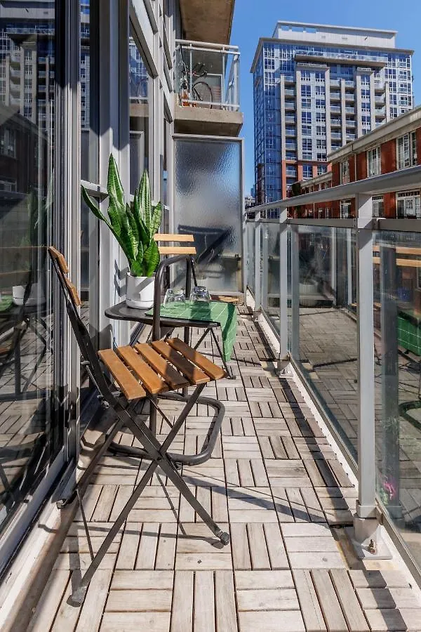 2 Storey Creative Downtown West Loft Toronto 0*,  Canada